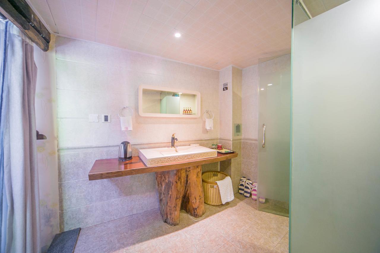Lijiang Half Moon Bay Inn Dış mekan fotoğraf