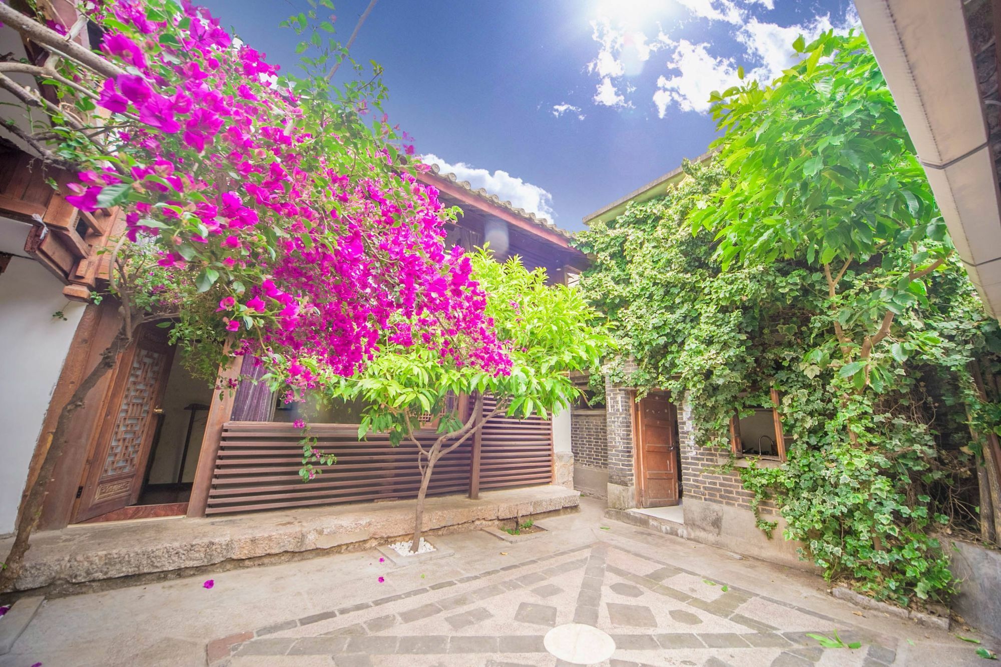 Lijiang Half Moon Bay Inn Dış mekan fotoğraf