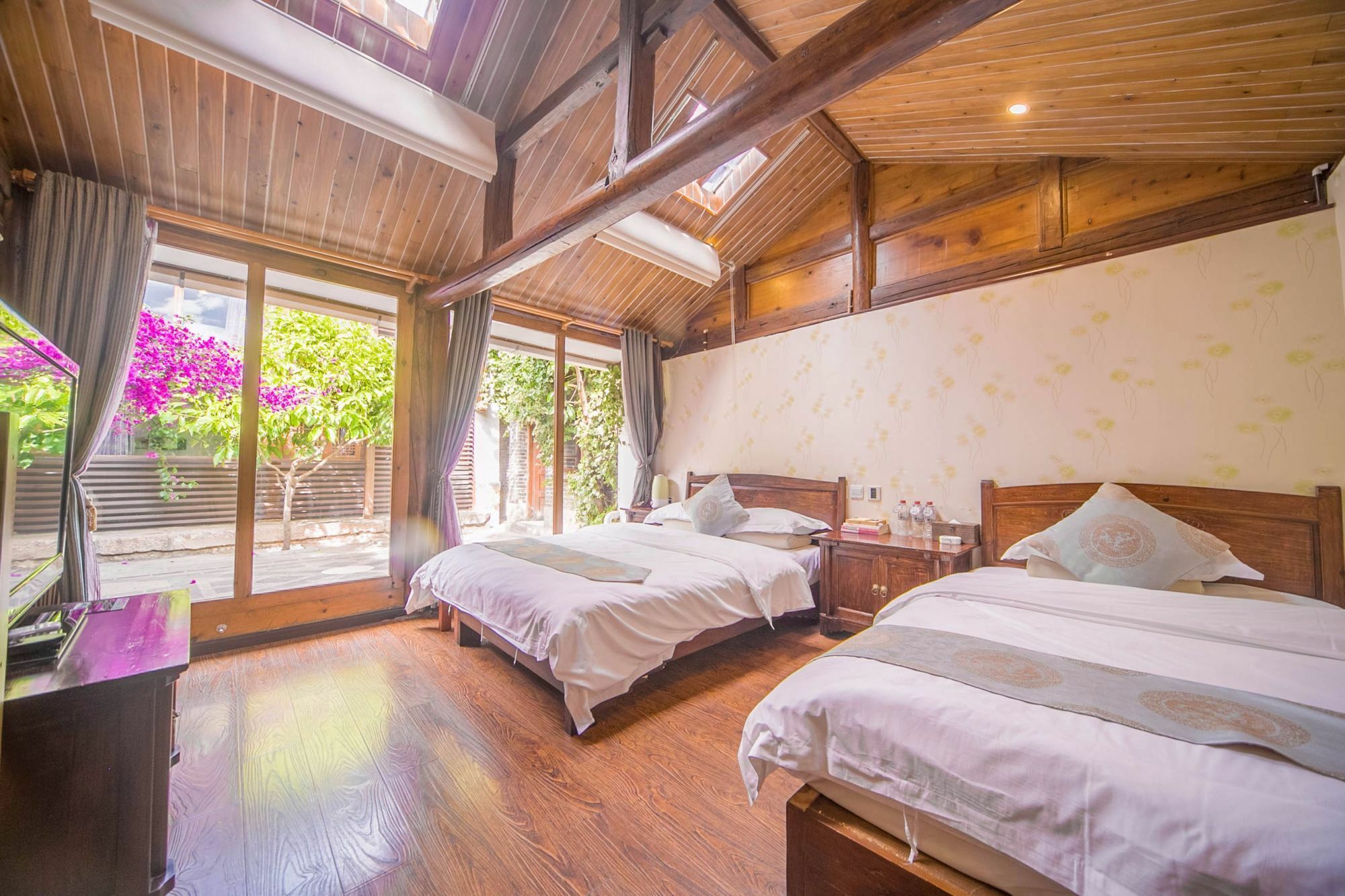Lijiang Half Moon Bay Inn Dış mekan fotoğraf