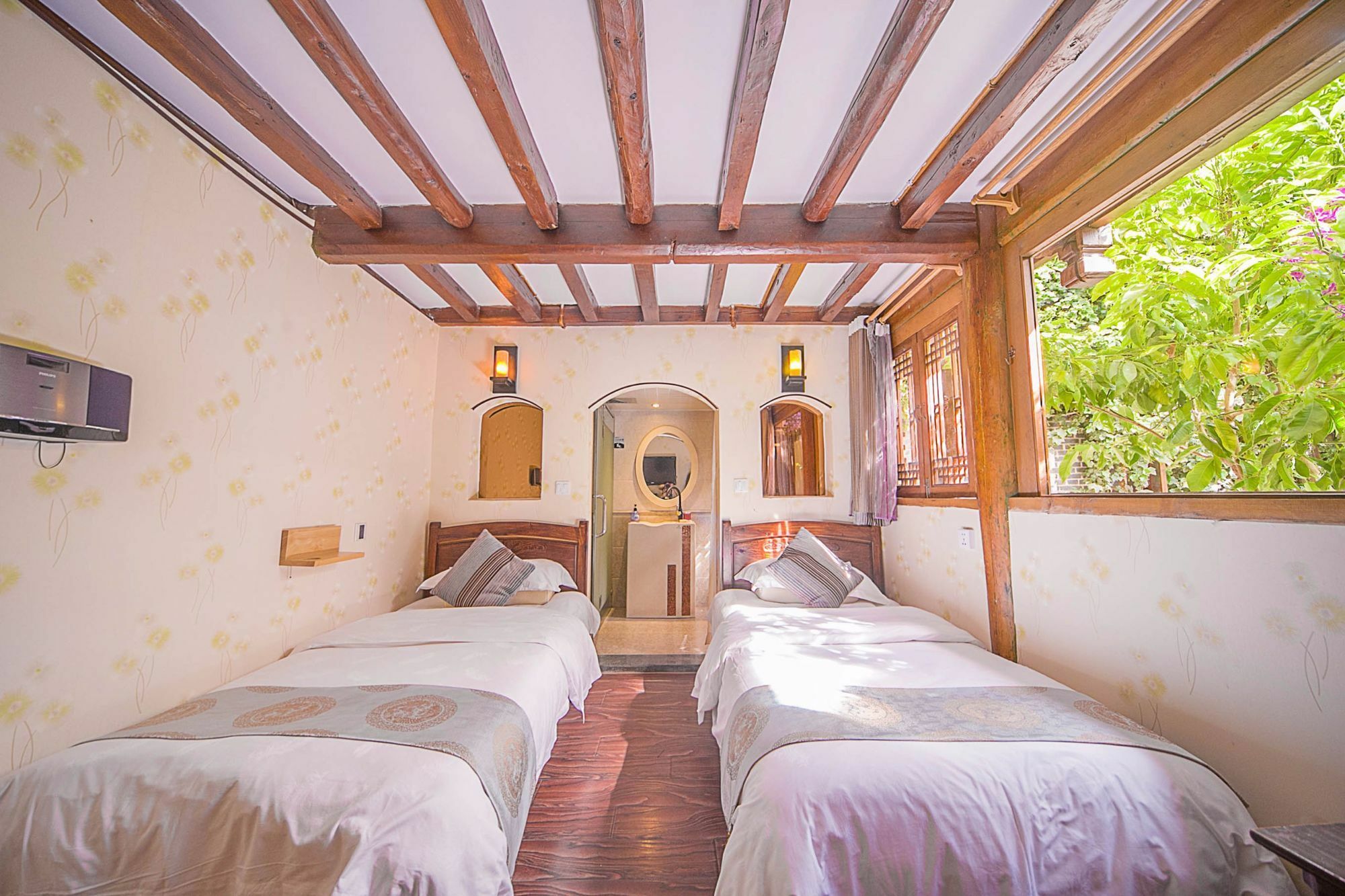 Lijiang Half Moon Bay Inn Dış mekan fotoğraf