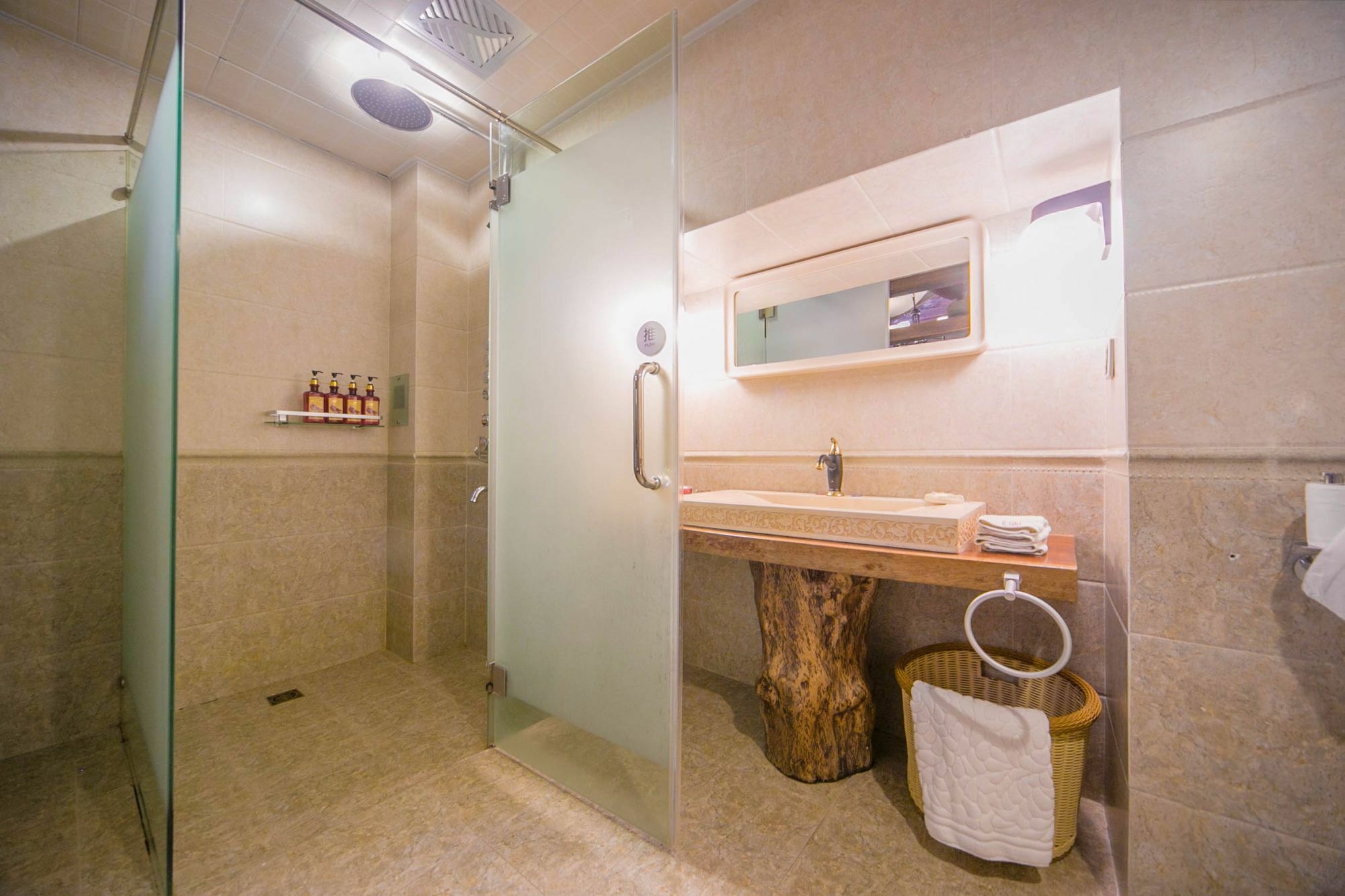Lijiang Half Moon Bay Inn Dış mekan fotoğraf