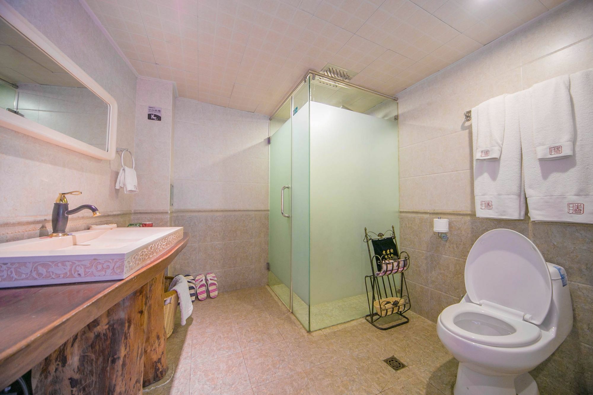 Lijiang Half Moon Bay Inn Dış mekan fotoğraf