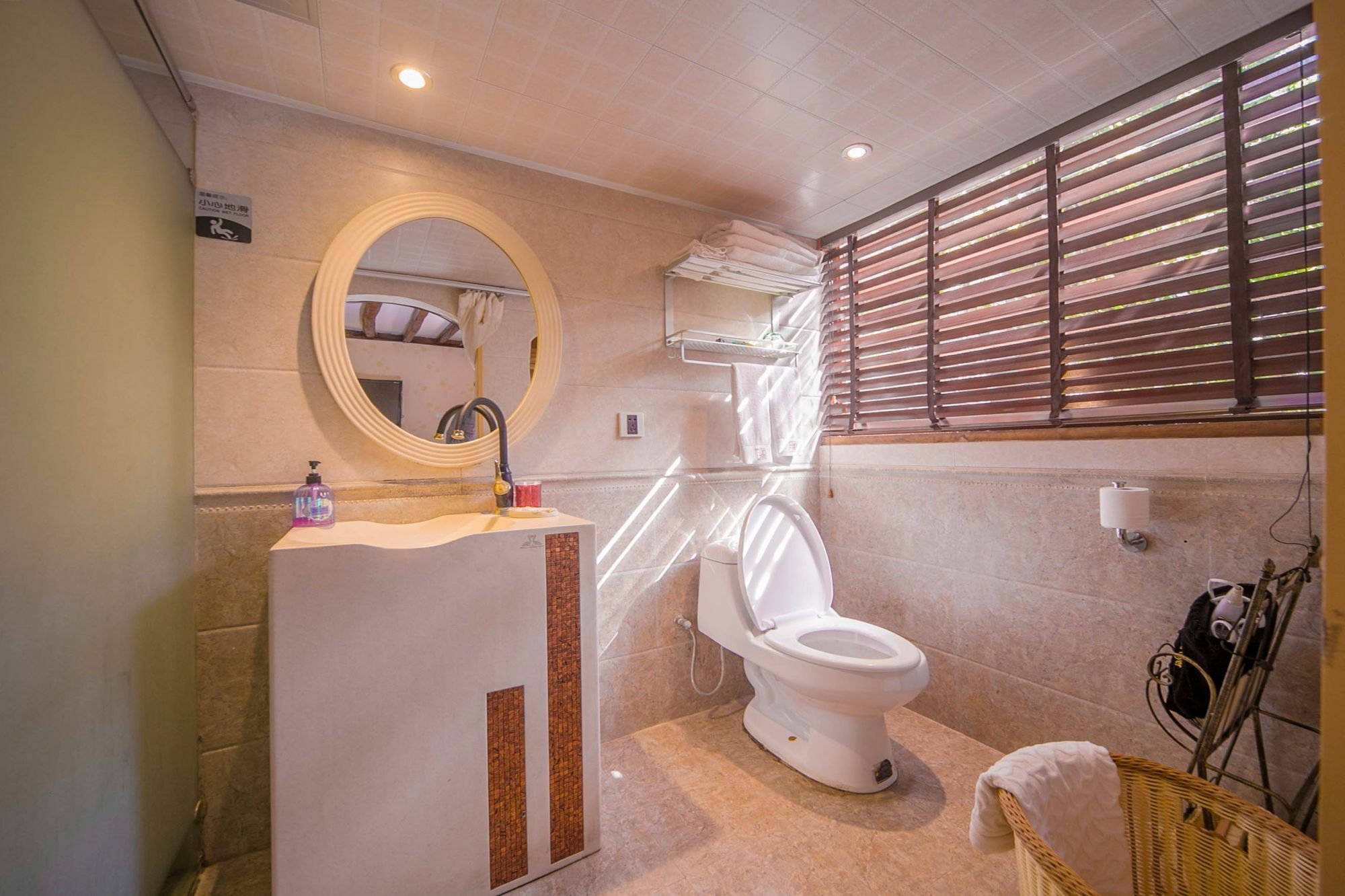 Lijiang Half Moon Bay Inn Dış mekan fotoğraf
