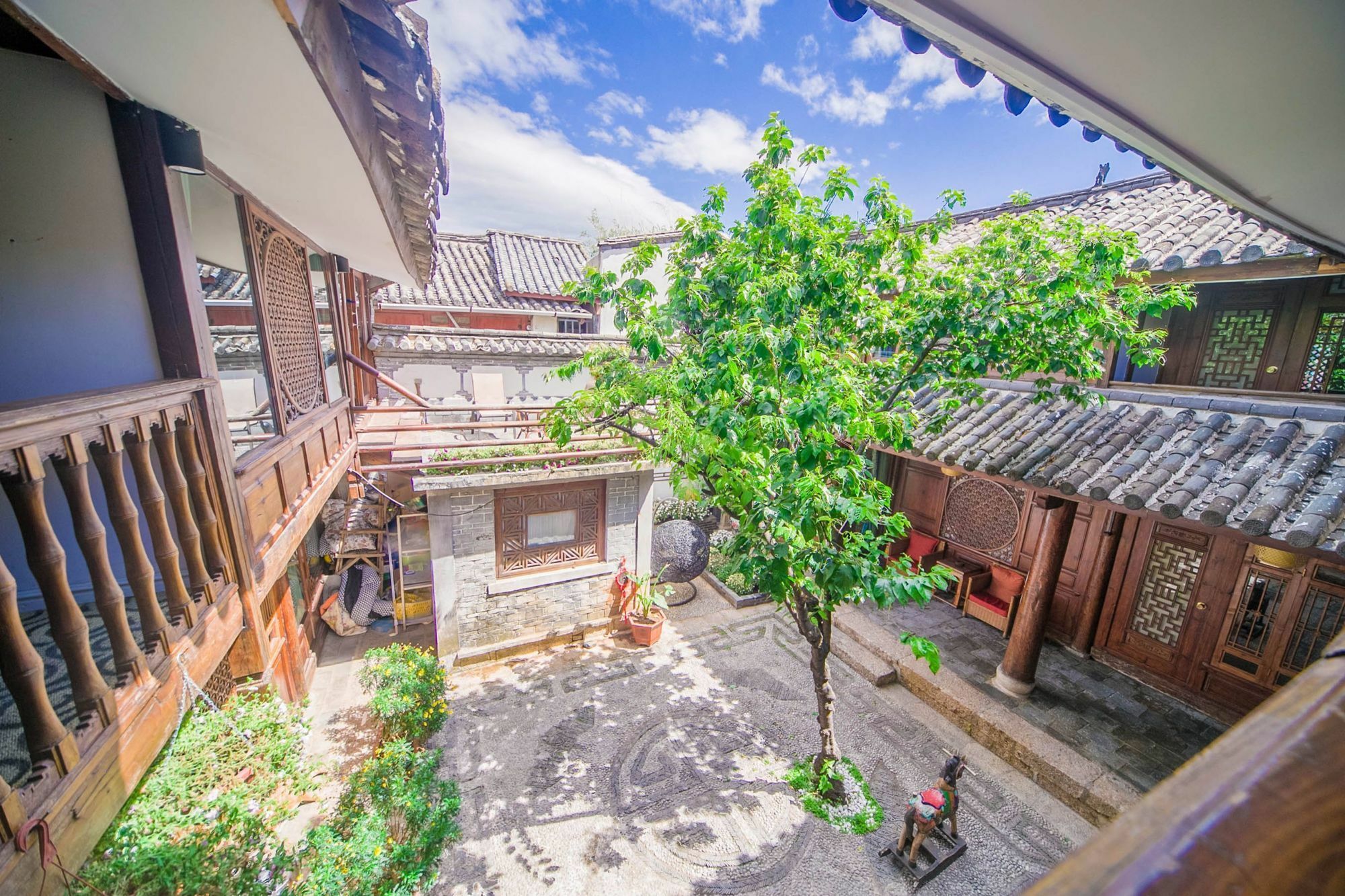 Lijiang Half Moon Bay Inn Dış mekan fotoğraf